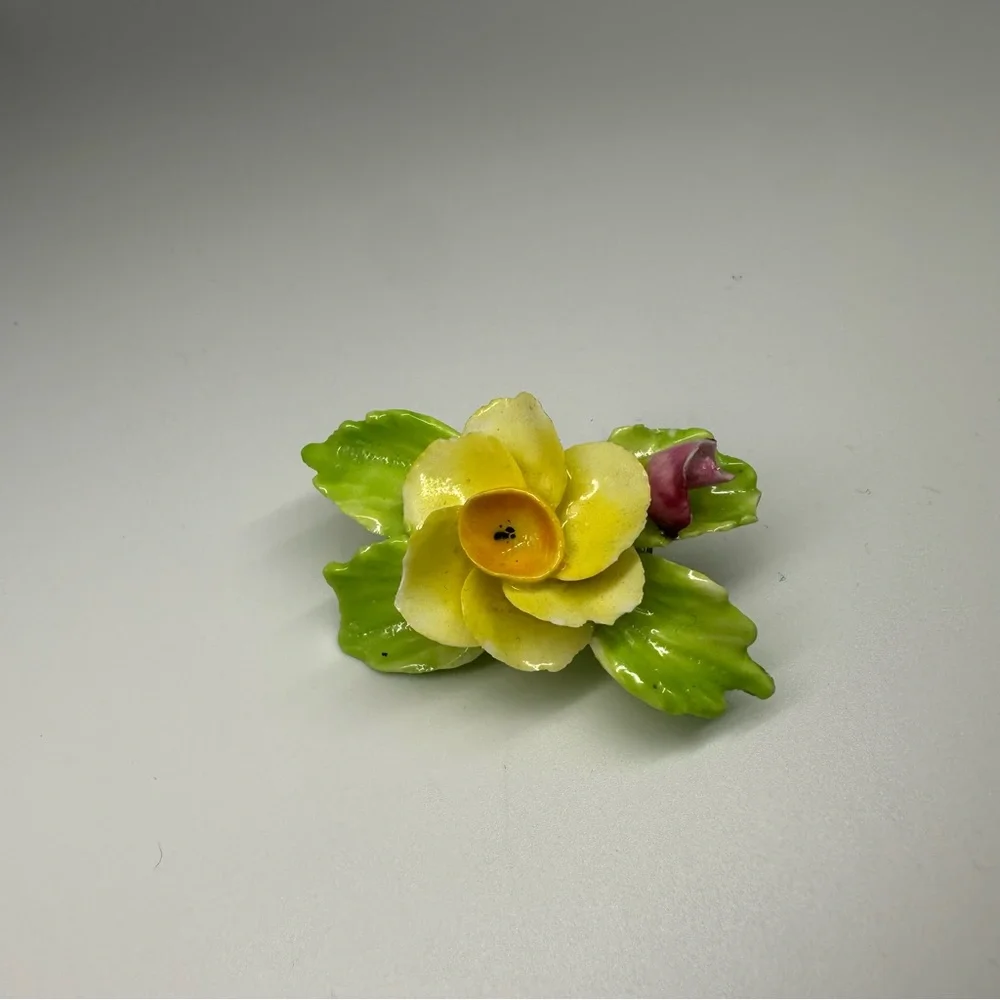 Vintage Staffordshire China Flower Made in England Brooch Pin - Picture 8 of 8